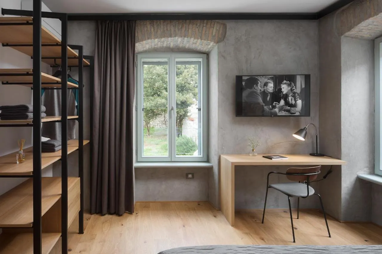 Vincent House Apartment Pula 0*,  Croatia